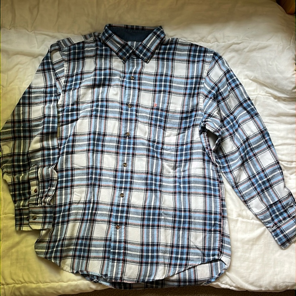 Men’s checkered flannel